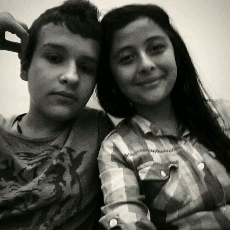 Radiohead ,dont  worry be happy ♥Rock♥ Red hot chilli peppers.... YOLO...Aralyn y Izzy mordecai y rigby. todo gris..