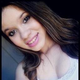 17 ,solteira, sou persistente, teimosa, inconsequente, com a cabeça no lugar e o coração na frente c;