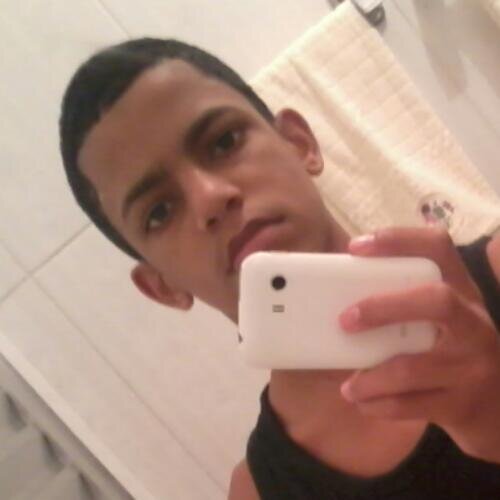 && hj ngm me segura (8 D: