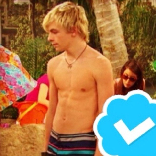I'm Austin Moon! Ally Dawson writes mah songs and Dez is my director/best friend, Trish is my manager!