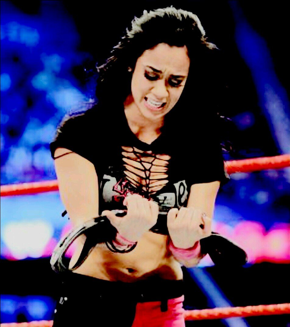 [RP] I'm the girl you need to fear. #LoveBites. Single/Looking. [Ryse, Gail, Nikkz, Brookie, and my bby Nattie.]