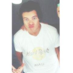 FREE FOLLOW FROM @harrrywhat 
i'll follow back I promise ily x