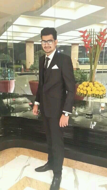 a simple delhi guy who enjoys life as it comes! :)