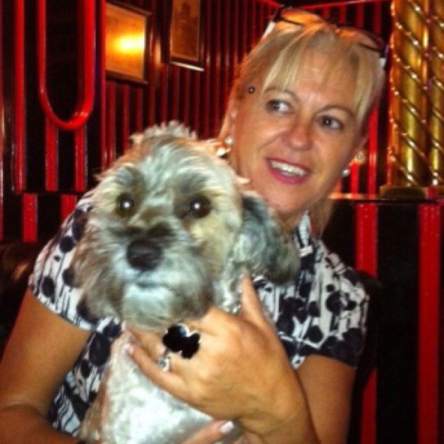 cresmij's profile picture. 