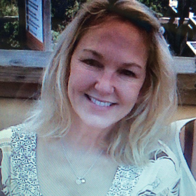 vickiealexand15's profile picture. 