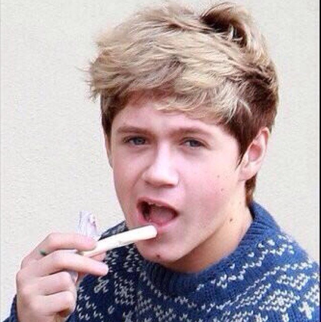 please do me a favor and follow @winterfreshoran ilysm