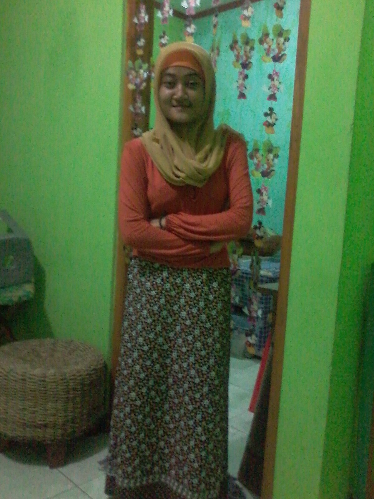 My name asti, islam my religion, i'M smart, i'M beautiful, i'M amazing, a lot of people who loved me, and i love peace .. (^*^)