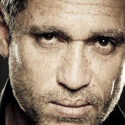 ÉCRIVAIN DISSIDENT FRANÇAIS AYANT PURGE 25 ANS DE PRISON ET RÊVE TOUJOURS DE LES BRÛLER
