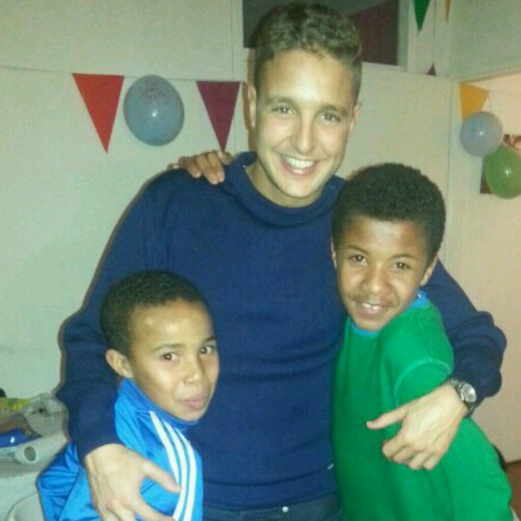 Imran http://t.co/68WaFNSO2F ask me gewoon.volgme gewoon  me volg ook,me broer @little_mocro_