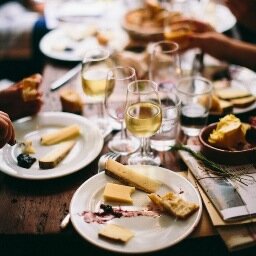 Stonesoup is a marketplace that connects cooks with adventurous urban professionals for amazing social meals