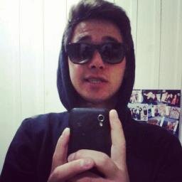 Não pelas próprias pernas mais sim por aquele que me sustenta, me coloca de pé e me da forças pra dias melhores::::::::::Jesus freak ♥
