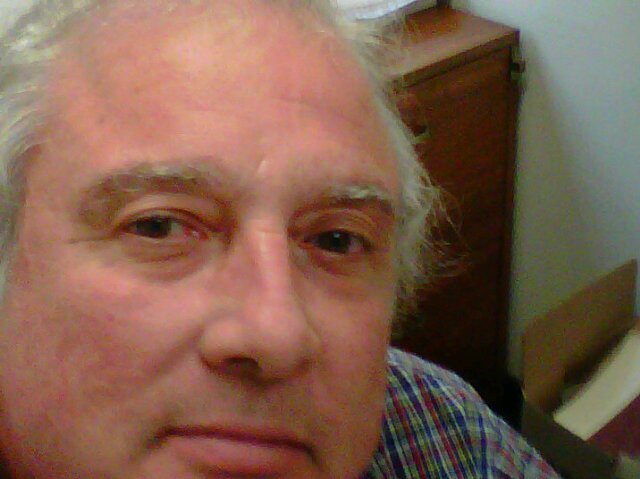 Caraqueño,arquitecto, y ávido lector.Debo ejercitarme mas. para n.       o fruncirme.: