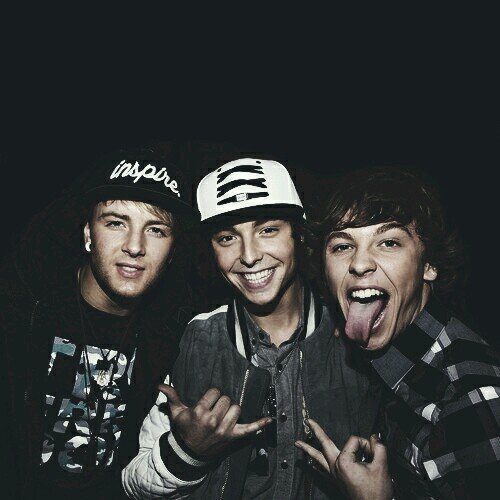 irish emblem still waiting for for @EmblemThree @keatonstromberg @wesleystromberg or @DrewChadwickE3 to follow me