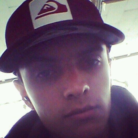 18 anos;Gosto de está com os amigos, Sou palmeirense,gosto de muito de escutar musica e jogar futebol e sou uma pessoa muito extrovertida!!