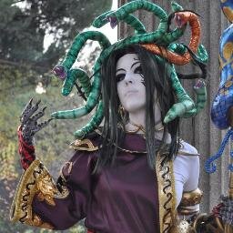 En el pasado solia gobernar con odiosa hermana Palutena , tengo una cabellera muy peculiar , si me miras es bajo tu propio riesgo.BFF De @BlackCat_MC