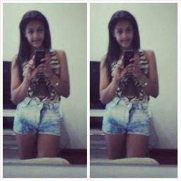 Ooi :p vim aqui dizer que a gostoza da gabibis é uma pessoa incrivel e eu amo ela muuuuuito demaizãão aah e tmbm é minha da licença   By : Mooorena_ZiKa