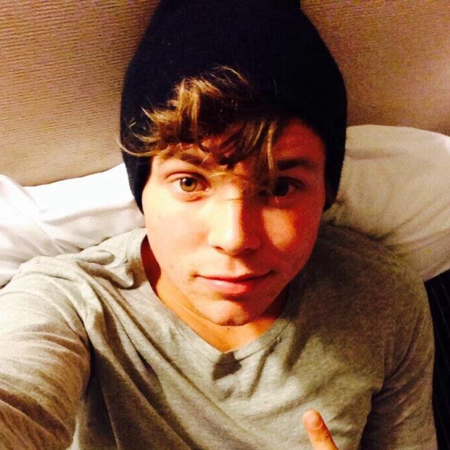 HEY SO I JUST FOLLOWED YOU SO CAN YOU LIKE GO FOLLOW @ashtonsbday CUZ SHES ALMOST AT 2K OMG PLEASE HELP