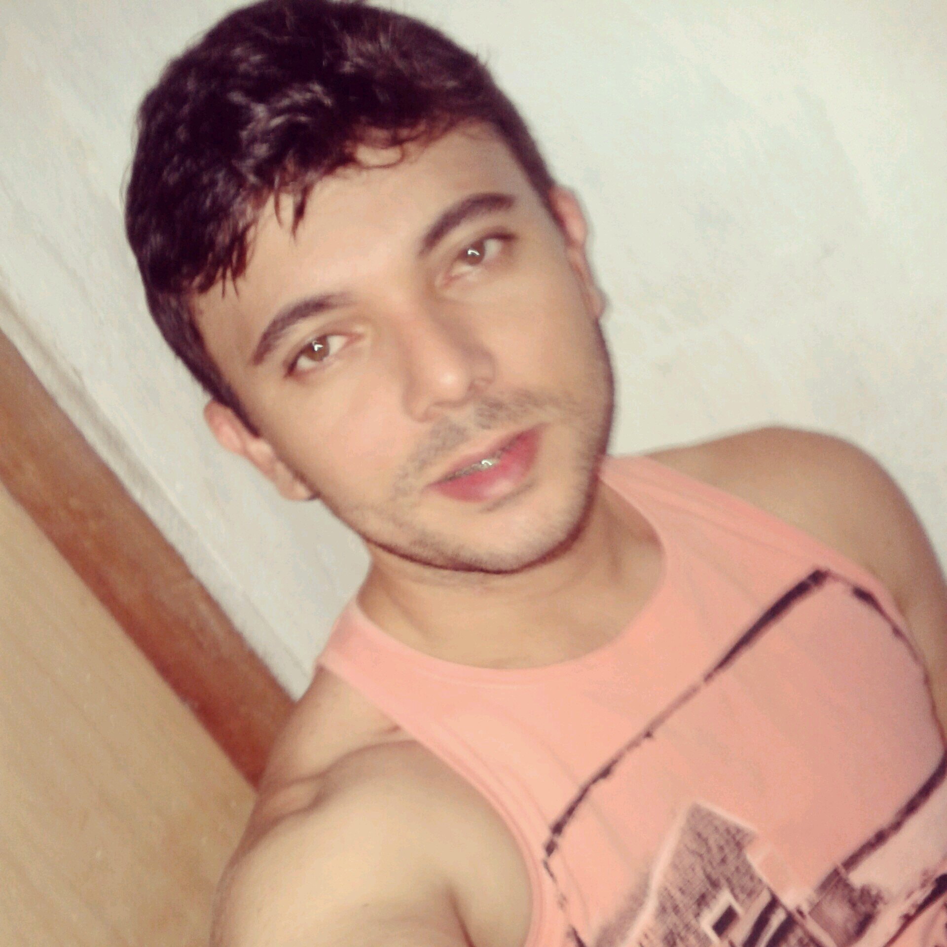 #Se me seguir sigo de volta! ; ) Formado e Gestor de RH, Formado em Letras, Trababalho na Universidade Federal do Ceará... Futuro Rico. kkkk. ; D
