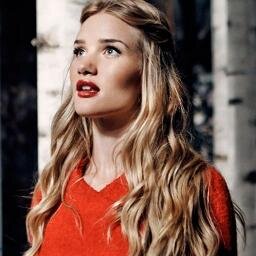 Hi, I'm Rosie, I'm a perfect angel. I'm not a good person.                (:@RosieHW)
        16/8/56