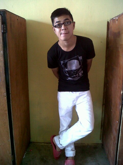 I am just simpLe b0yzZ :) nobody perfect ! 2014 I am 17 , ohh noo , I will try my best in SPM . Insyallah ツ  31:08:1997 ..