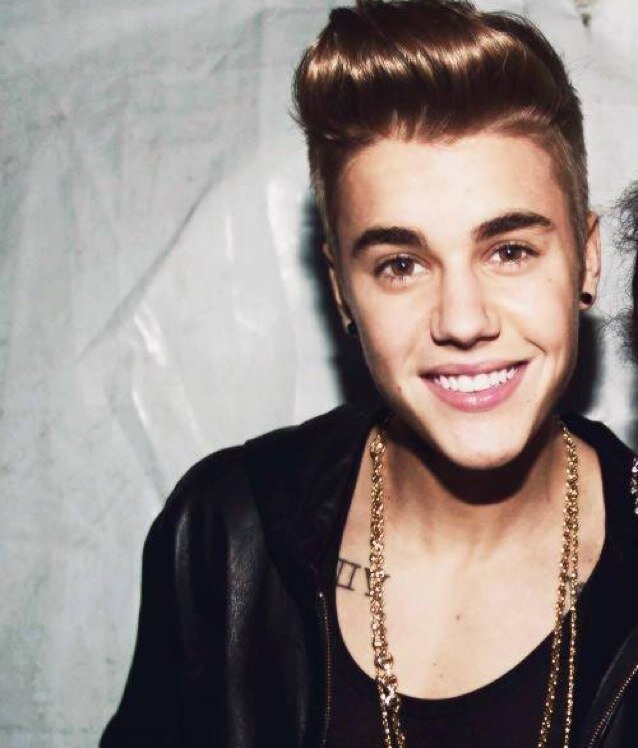 I like soo much Justin Bieber. Im a belieber girl.He is my smile,my happiness,is my evrithing; he is ALL THE MATTERS TO ME.Don't worry Justin you never be alone