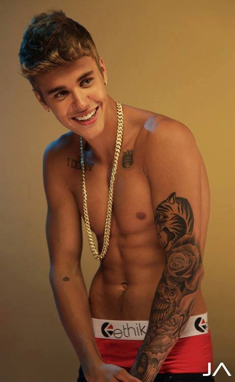 justin bieber te amo! lloro por vos mas que cualquier belieber! te amo , sos muy esspecial en mi vida! te amo soy belieber!