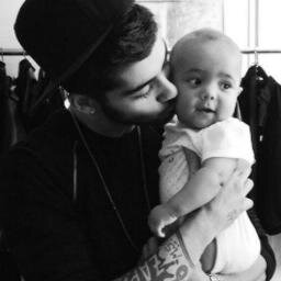 maIikfake's profile picture. 