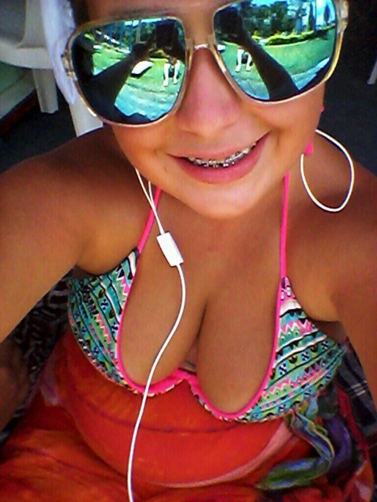 Facebook : leticia novi , o whats eu passo no face .