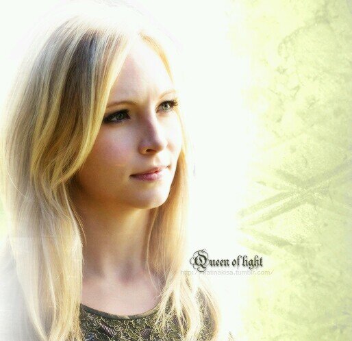 BarbieFor_Blood's profile picture. #VampireBarbie. [17] -Fui Miss MF. -Dulce, cariñosa y un poco borde.  Mi mejor amiga @ElenaG_Blood. Aquí con todos mis #Friends. Sigo enamorada de él.