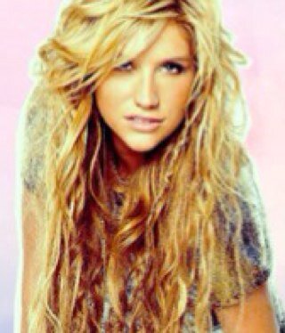 I'm @Lottesuxx -- KE$HA IS MY LORD and she follows me aaaah