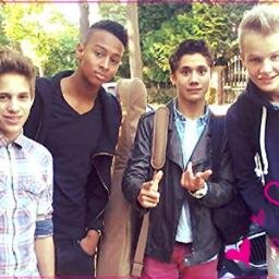 2 meisjes diefangirlen voor mainstreet.: @srslyanna_ & @ohmemainiac / nils+owen+rein+daan=perfectie