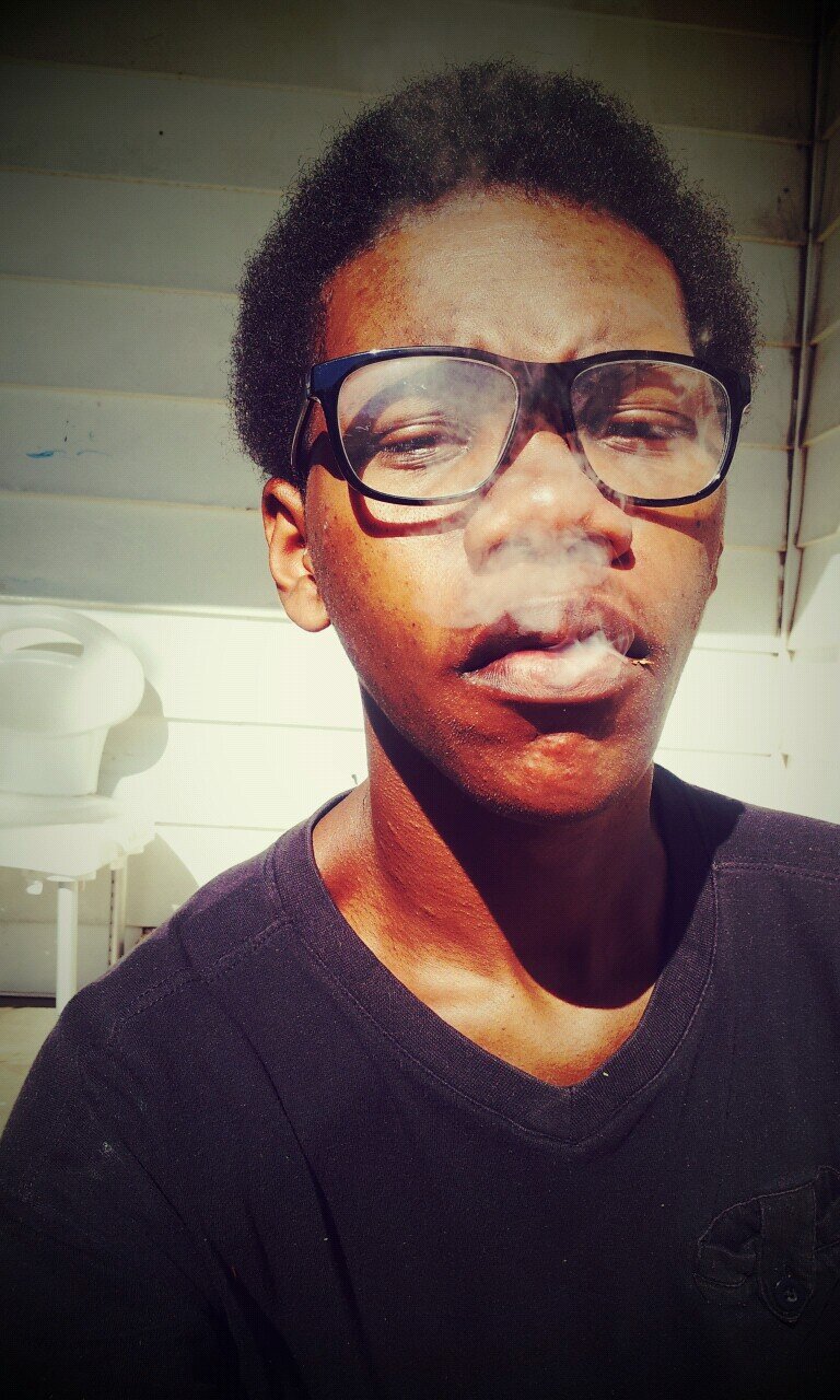 hey whats up im keejee im a chill laid back cool drawing guy i live life to da fullest