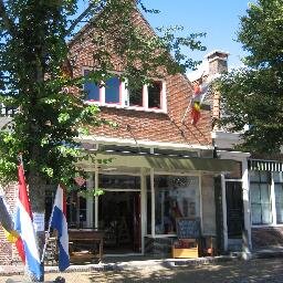 winkel en webshop in o.a. gerestaureerde meubelen, glaswerk, kristal, schilderijen, aquarellen, tekeningen, sieraden, keramiek, textiel & emaille