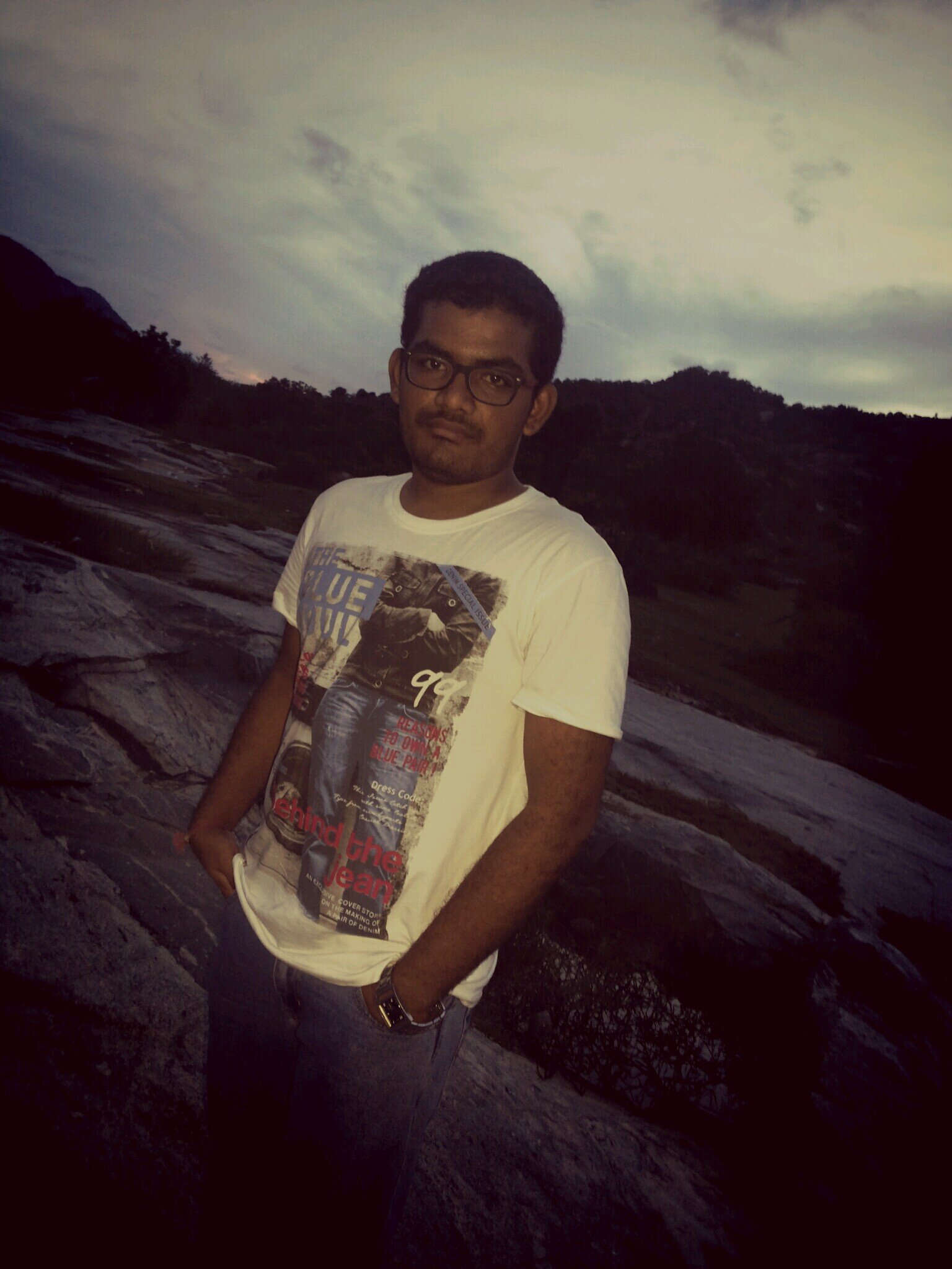 ßiggest Die hard fan of pawan kalyan.Love Sachin Tendulkar, Saina Nehwal, Shikar Dhawan, Roger,Narendra Modi,Manchu Manoj.....!!!