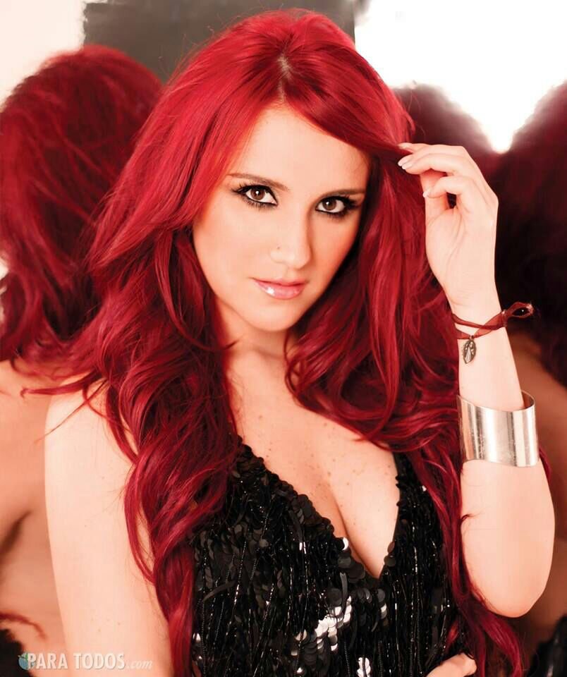 Este es un twitter dedicado a la cantante @DulceMaria si a tí también te gusta, sigueme. También me puedes seguir en @Ariguilty y @Sinconfidentes !! =)