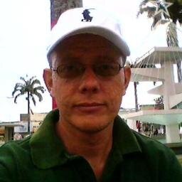sempre em busca de aprender e adquirir conhecimentos com humildade . preconizo sempre o diálogo como o principal meio para encontrar a paz e a harmonia .