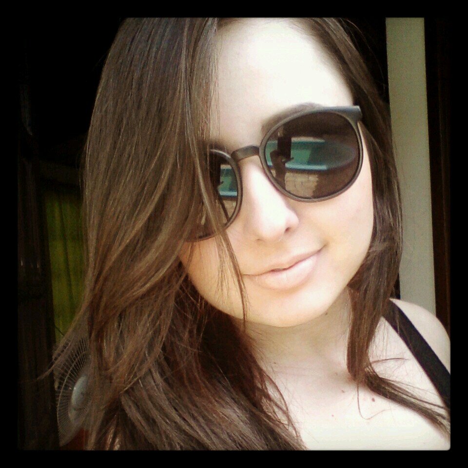 carolinelino2's profile picture. 