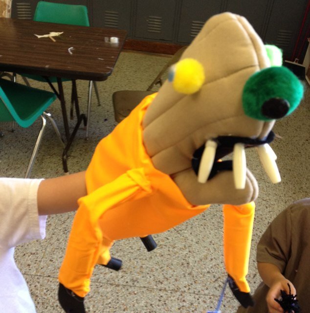 Squallis' mission is to use the art of puppetry to free imaginations, to create fantastic characters and to tell the stories important to our community.