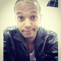 22 anos, solteiro, pisciano, estudante de Artes Cênicas, extrovertido, simpático, preguiçoso, chato, ciumento, baladeiro ... De tudo um pouco ;)