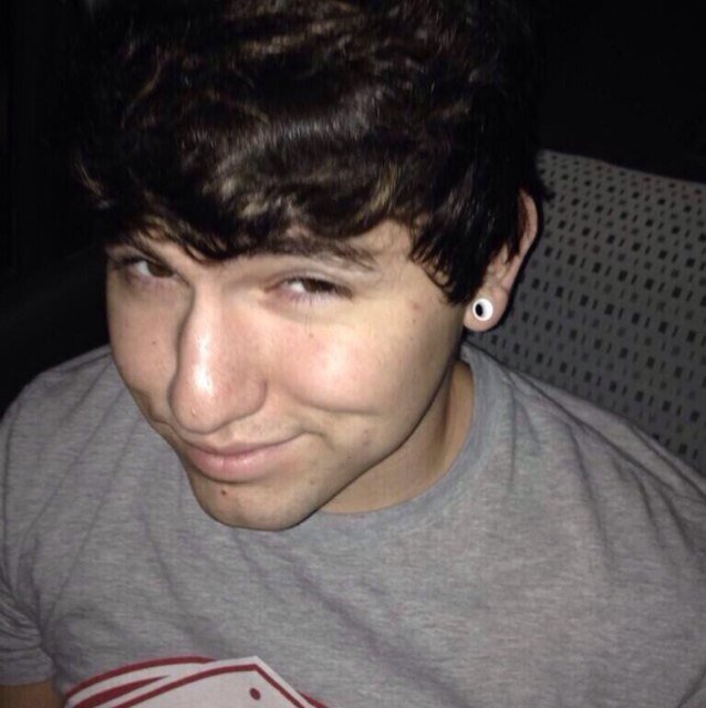 FREE FOLLOW GO FOLLOW @idcaylen PLEASE ILL FOLLOW BACK :)