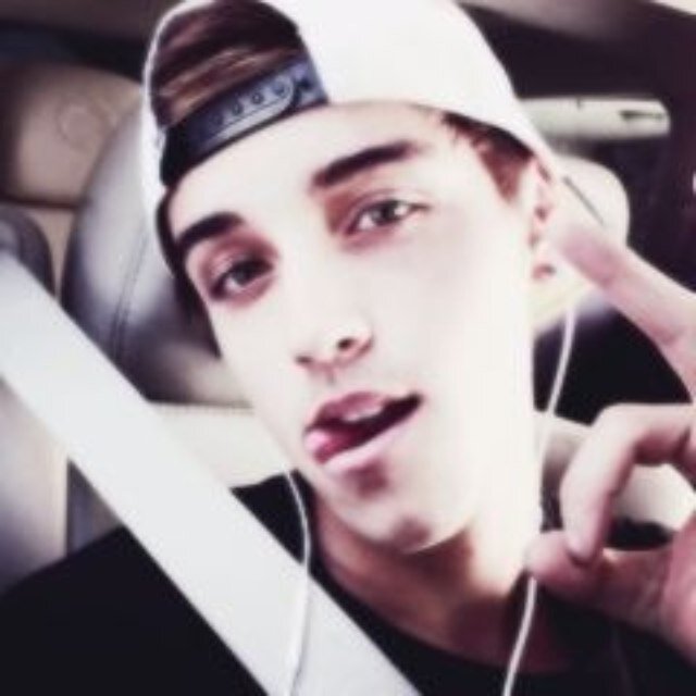 StraddleJai's profile picture. 