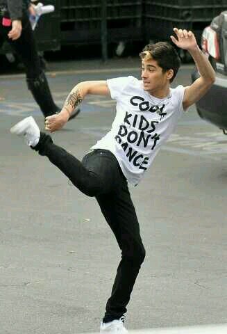 FOLLOW @WAUWILOVEZAYN  ILYSM