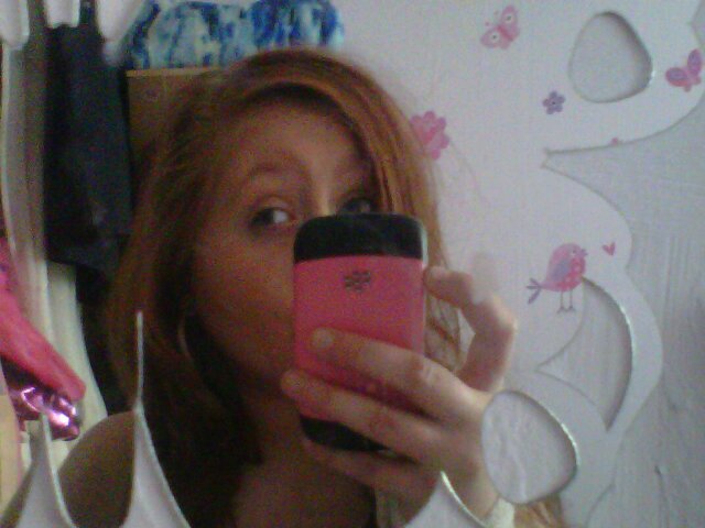 ellie_hilden's profile picture. Loves my besties ♡