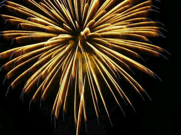 (Nieuwe account van @vuurwerk2014) Hou je ook zo van vuurwerk? En kan je niet wachten tot het zo ver is? Wij tweeten over vuurwerk en de jaarwisseling 2013/'14!