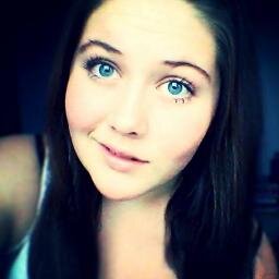 La vie est une pute. Mais tu es toute ma vie. Tu fais le rapprochement  .♥.