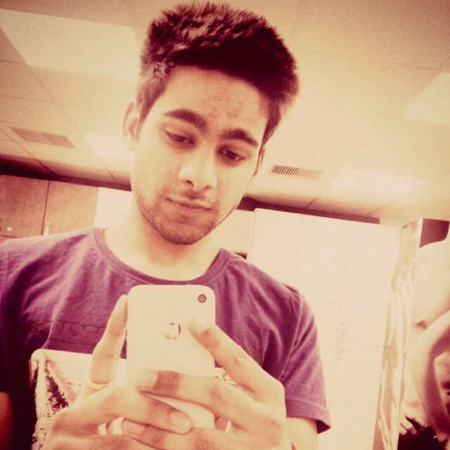 I like soccer,singing,playing,workout,sexy girls :P got abs