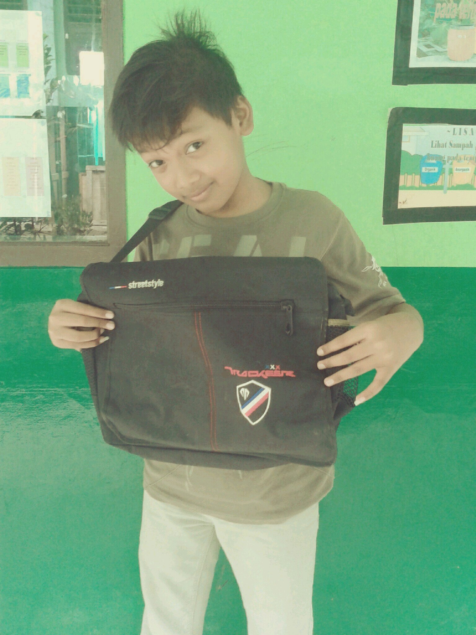 reggi_yoga's profile picture. Ngebahagiain Ortu itu adalah impian gww :')