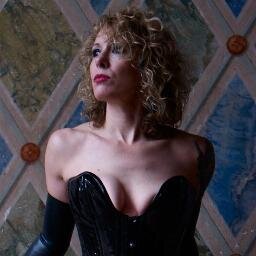 Lifestyle Dominant. BDSM Expert. See @KinkDoctor.
*Photos left for posterity; started defeminizing in 2018.