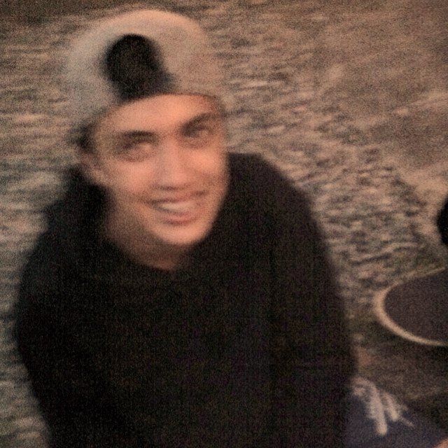 Jamais troque alguem que te faz gargalhar,por alguem que apenas te faz sorrir.