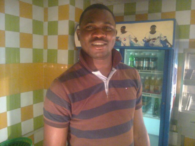 Am a cool and gentle guy that fear God. I dnt hurt or cruel to anybody. I love  τ̅o  meet pple